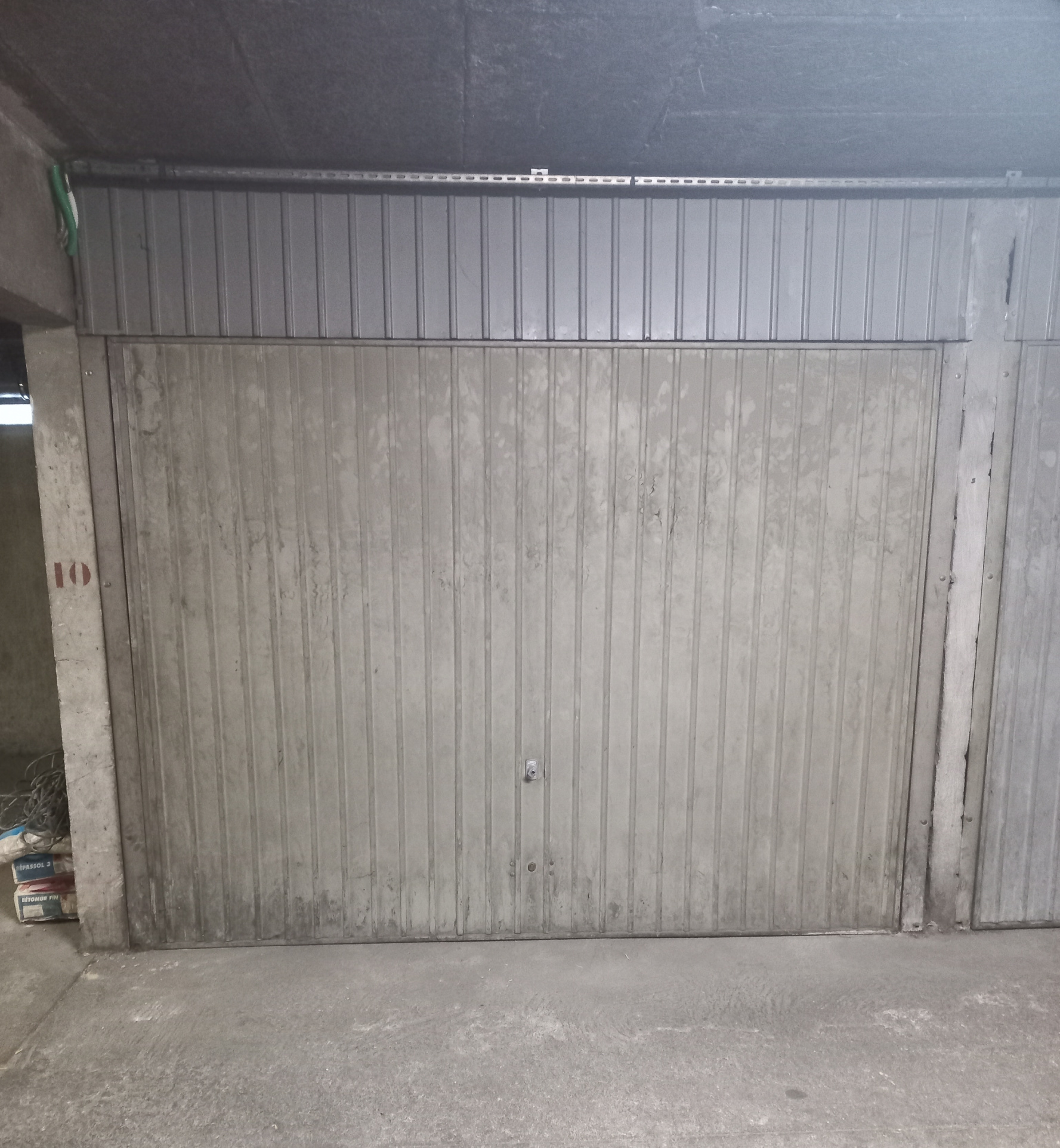 Location parking/box T0 de 14m²