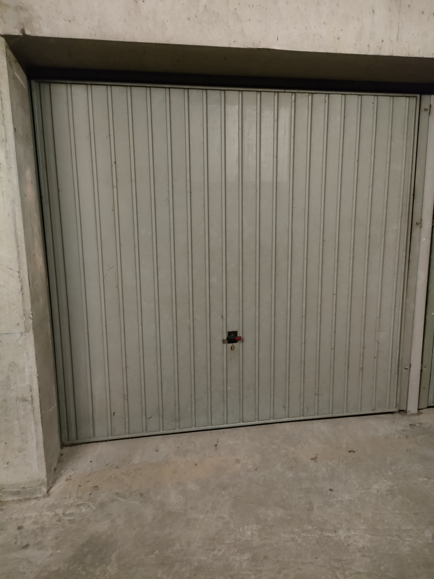 Location parking/box T0 de 14m²